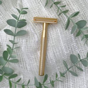 Reusable Safety Razor with spare blades